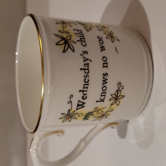 Royal worcester Wednesdays child 3" mug - Picture 3 of 4